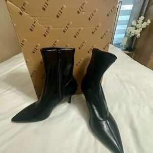 Mix No. 6 Black Pointed Toe Kitten Heel Ankle Boots